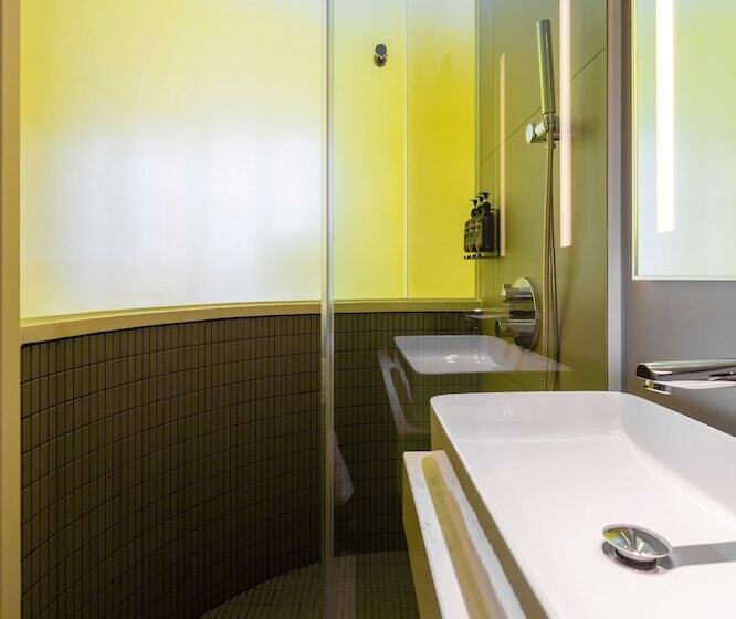 Wink Icon Hotel Danang Riverside   Luxury Suites   24hrs Stay & Rooftop Pool Bar