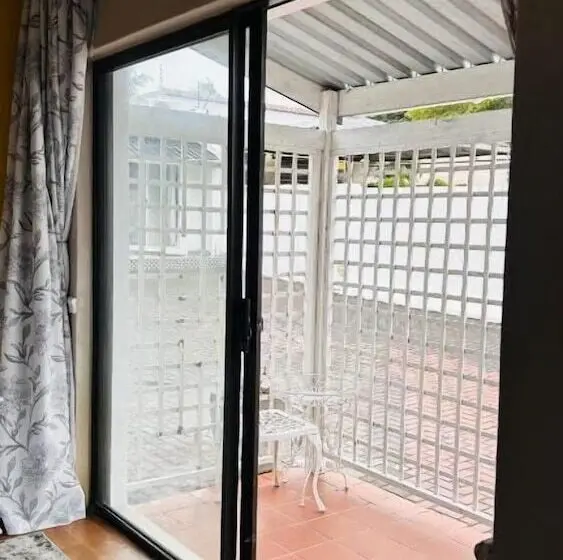 ペンション Hidden Villas Self Catering Guesthouse