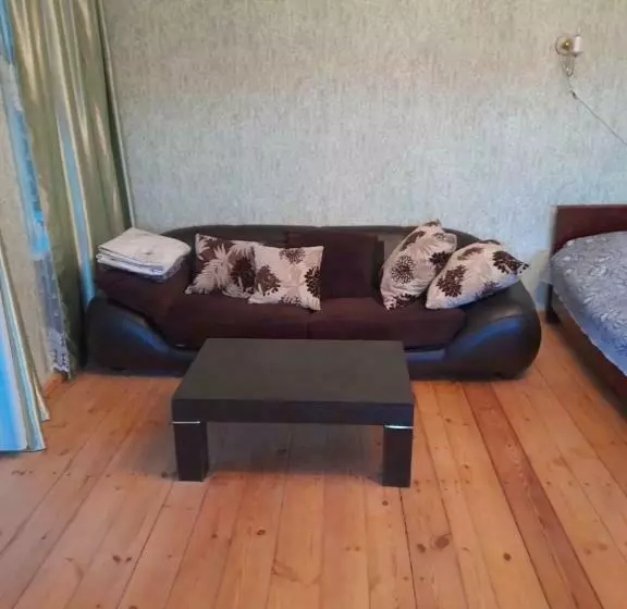 ユースホステル Dusheti Baga