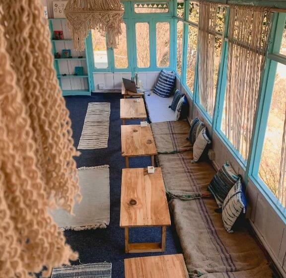 Albergue The Nook 1968 Sainj