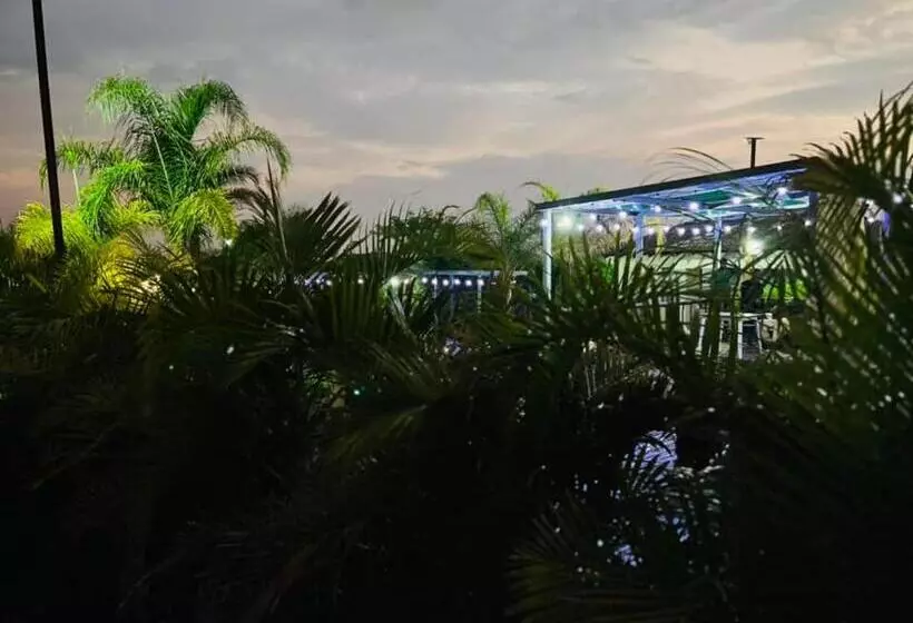 ホテル The Bridge Boutique Lodge