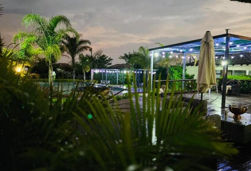 Отель The Bridge Boutique Lodge