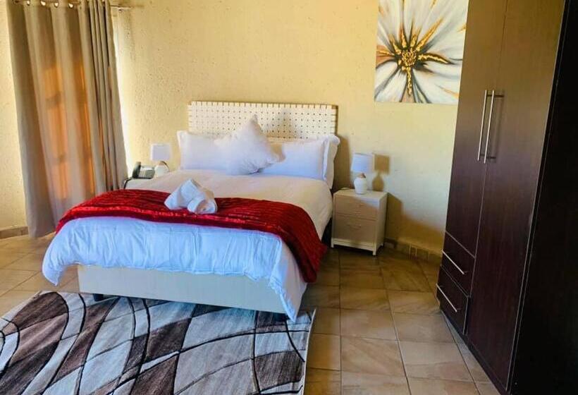 Отель The Bridge Boutique Lodge