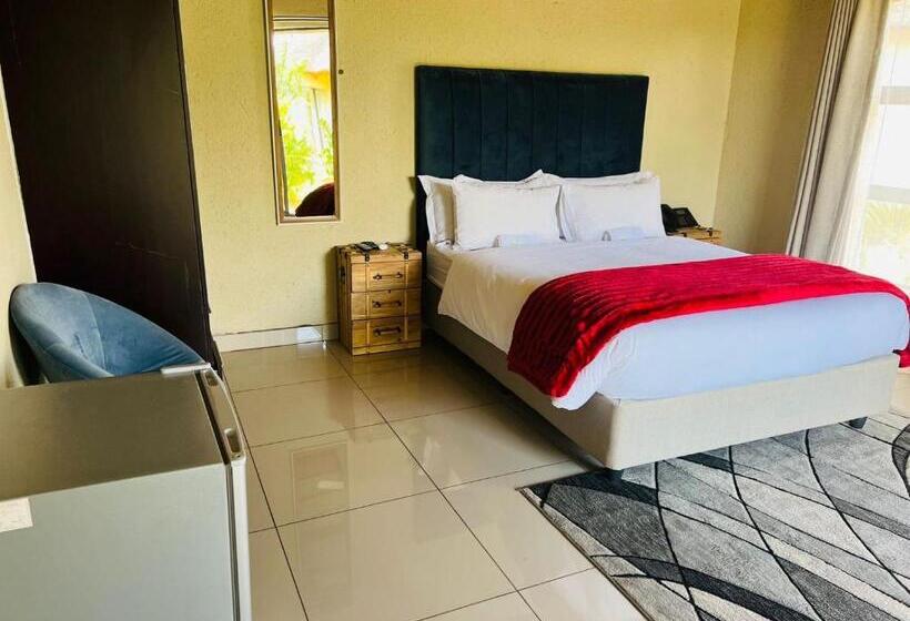 Отель The Bridge Boutique Lodge