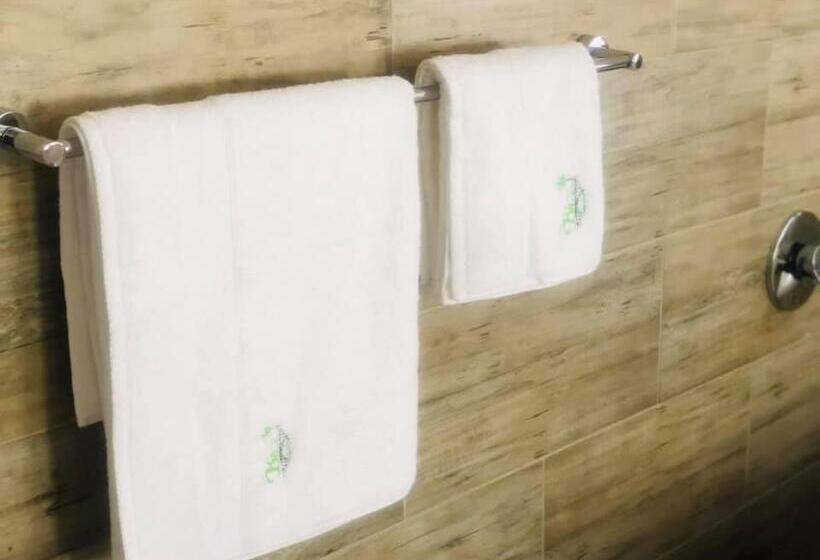 Отель The Bridge Boutique Lodge