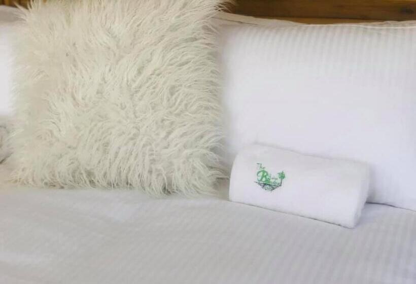 Отель The Bridge Boutique Lodge