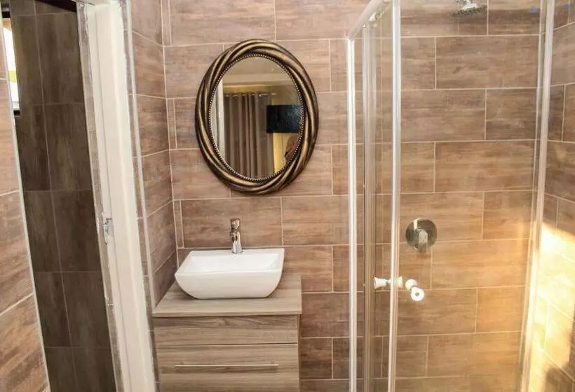 ホテル The Bridge Boutique Lodge