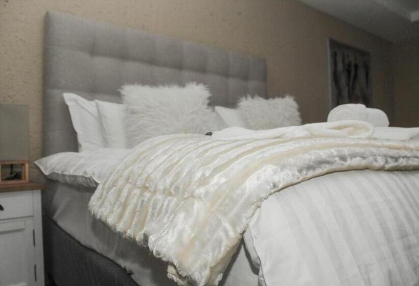 Отель The Bridge Boutique Lodge