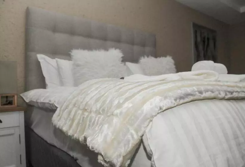 ホテル The Bridge Boutique Lodge