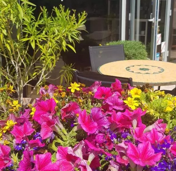 Отель Auberge Val Moureze Hôtel & Spa