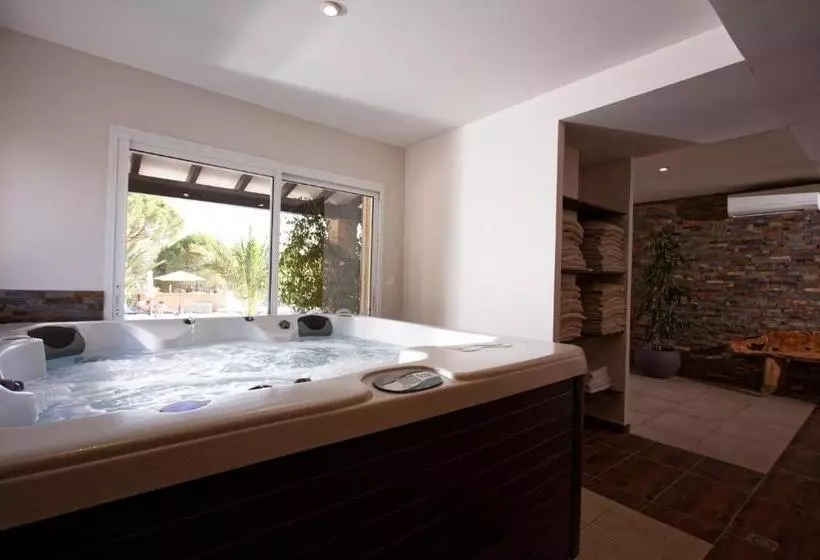 Отель Auberge Val Moureze Hôtel & Spa