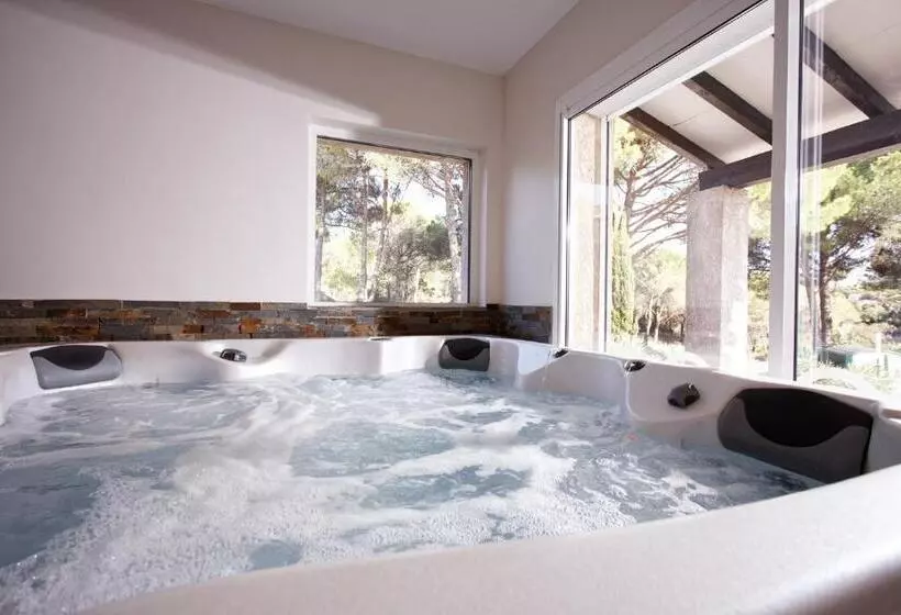 Отель Auberge Val Moureze Hôtel & Spa