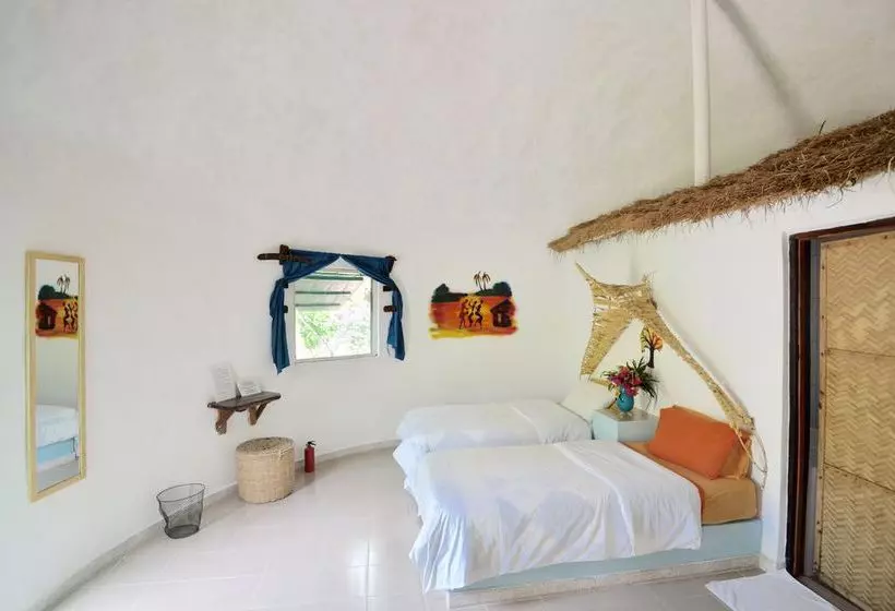 هتل Footsteps Eco Lodge