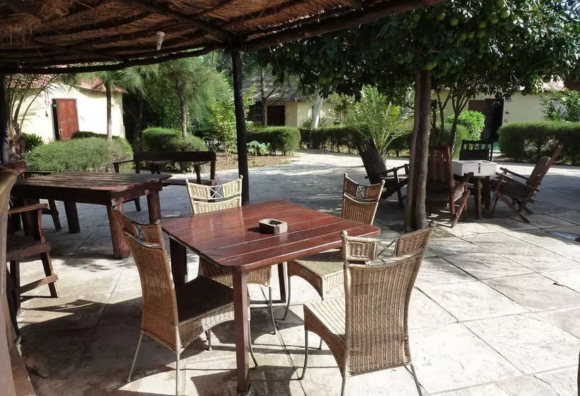 هتل Footsteps Eco Lodge