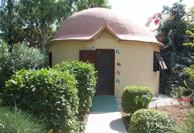 هتل Footsteps Eco Lodge