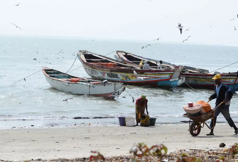 هتل Footsteps Eco Lodge