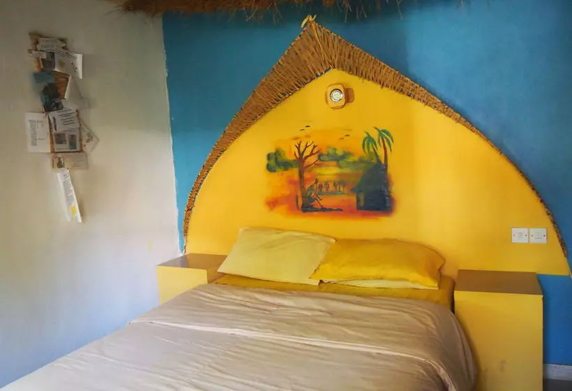 هتل Footsteps Eco Lodge