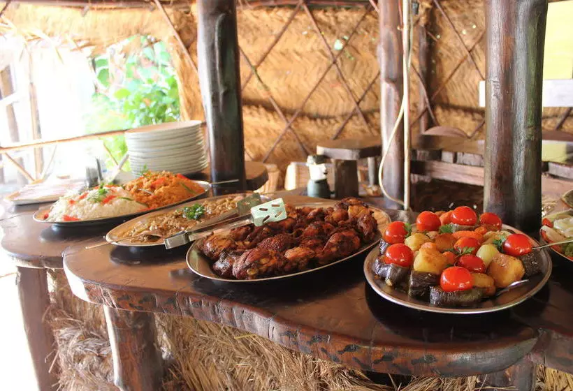 هتل Footsteps Eco Lodge