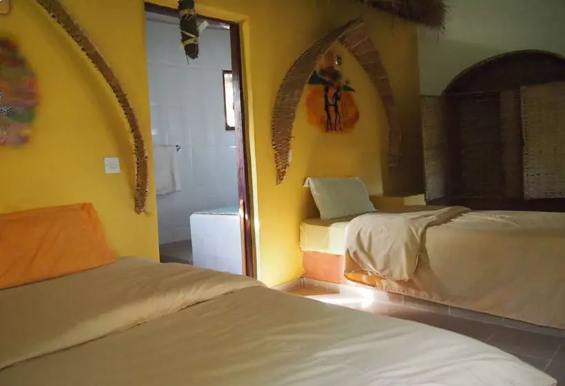 هتل Footsteps Eco Lodge