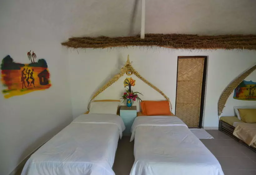هتل Footsteps Eco Lodge