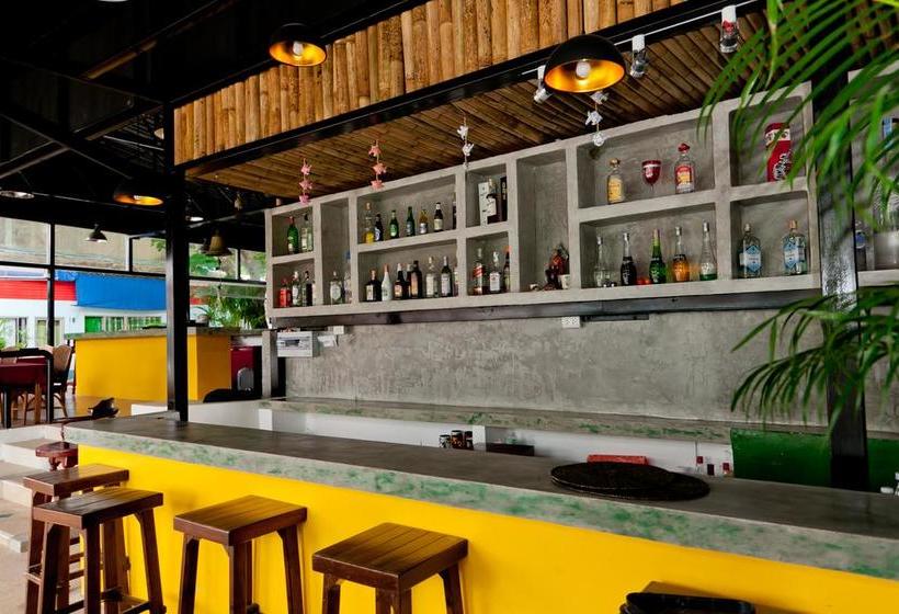 هتل Full Moon Beach Resort