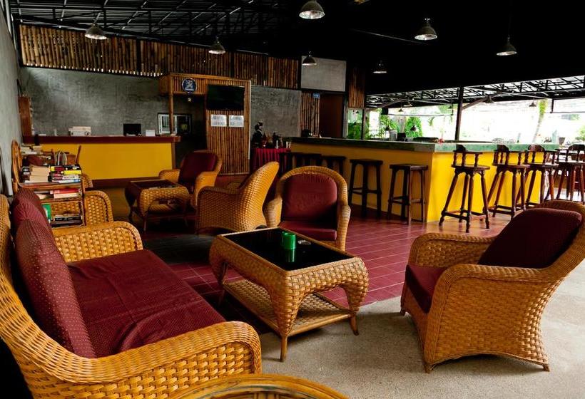 هتل Full Moon Beach Resort