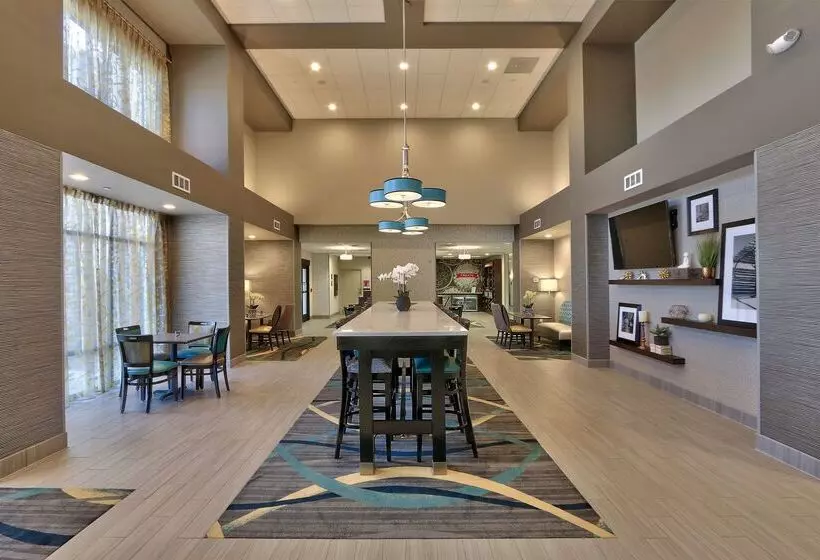 هتل Hampton Inn & Suites Albuquerque Airport