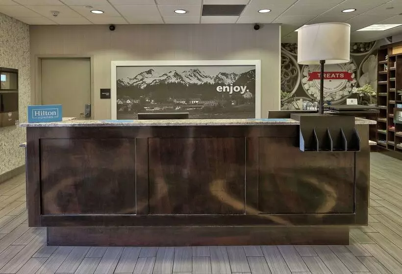 هتل Hampton Inn & Suites Albuquerque Airport