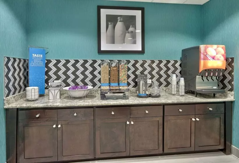 هتل Hampton Inn & Suites Albuquerque Airport