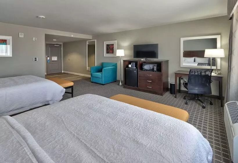 هتل Hampton Inn & Suites Albuquerque Airport