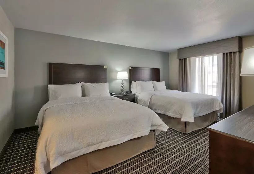 هتل Hampton Inn & Suites Albuquerque Airport