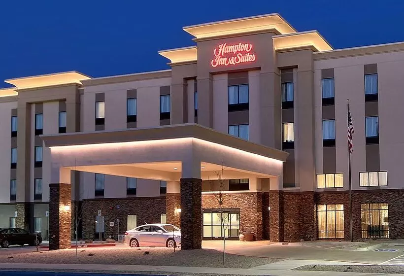 هتل Hampton Inn & Suites Albuquerque Airport