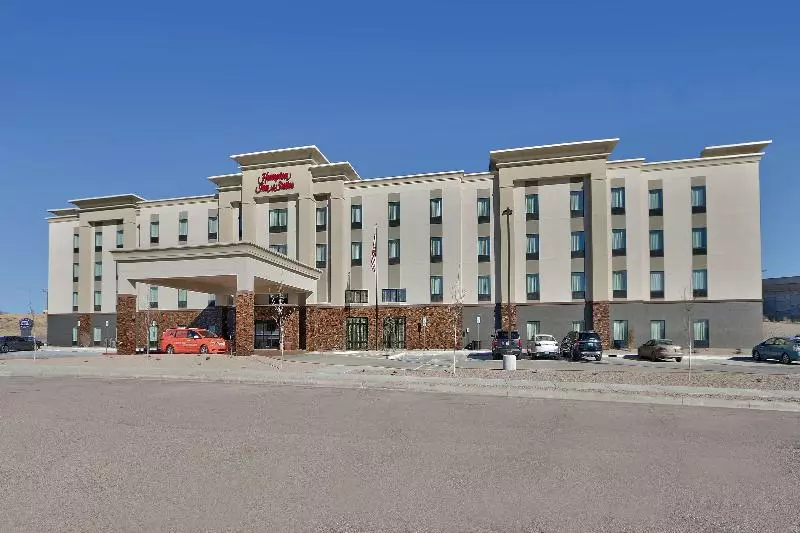 هتل Hampton Inn & Suites Albuquerque Airport