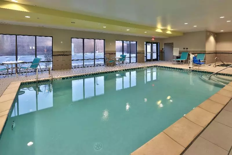 هتل Hampton Inn & Suites Albuquerque Airport