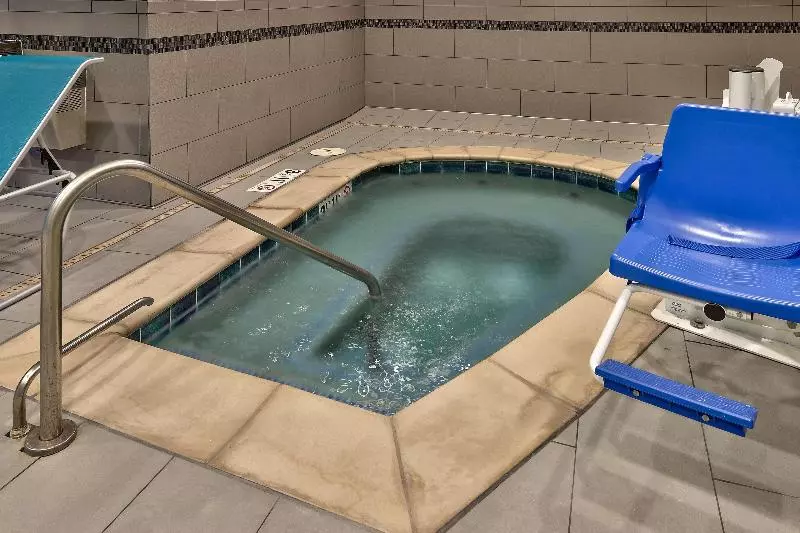 هتل Hampton Inn & Suites Albuquerque Airport