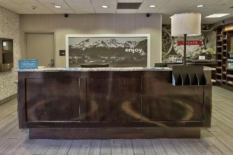 هتل Hampton Inn & Suites Albuquerque Airport