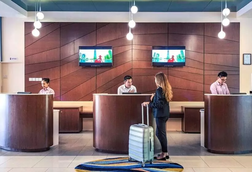 Отель Mercure Kota Kinabalu City Centre