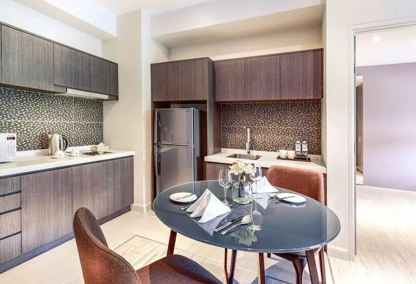 Отель Mercure Kota Kinabalu City Centre