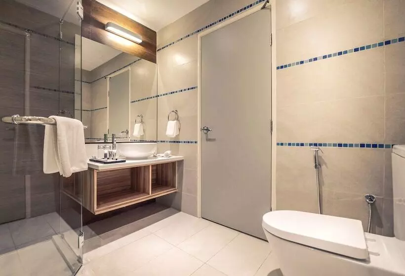 Отель Mercure Kota Kinabalu City Centre