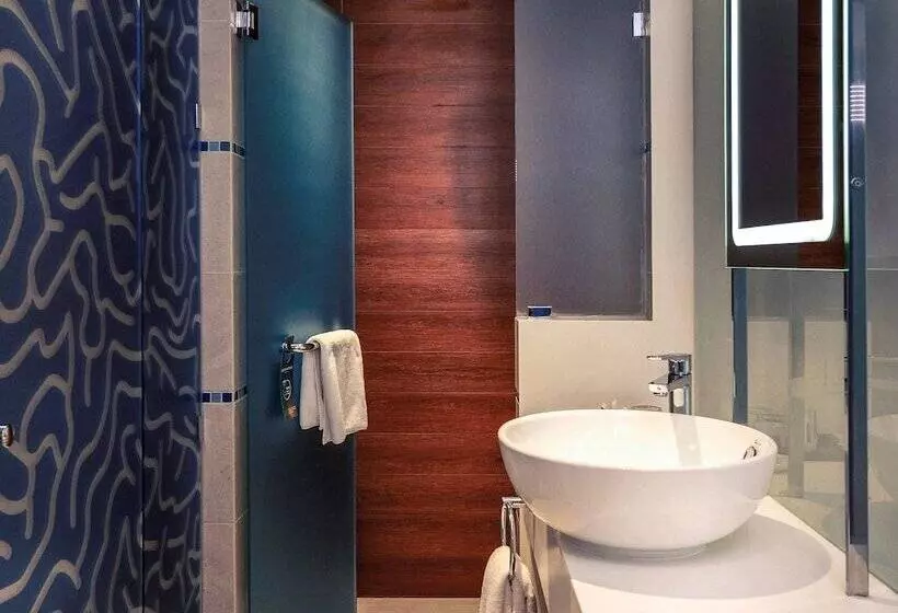 Отель Mercure Kota Kinabalu City Centre