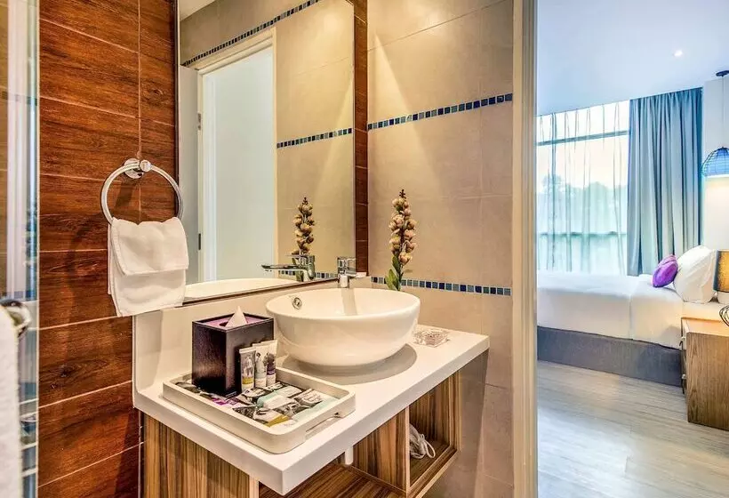 Отель Mercure Kota Kinabalu City Centre