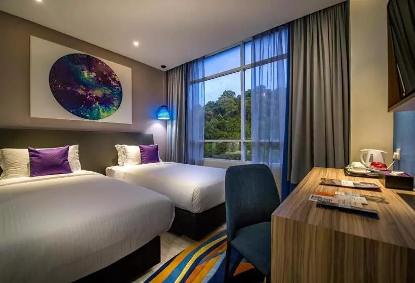 Отель Mercure Kota Kinabalu City Centre