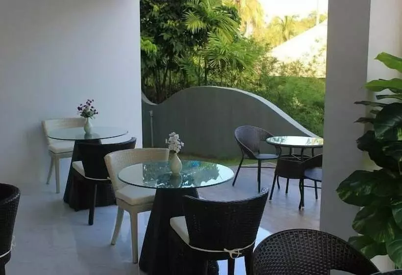 Отель Nantra Thongson Bay Resort & Villas