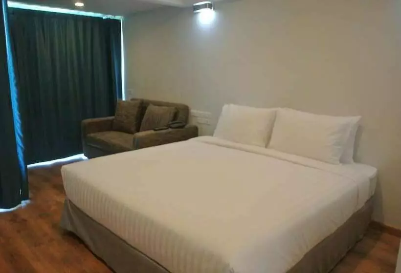 Отель Nantra Thongson Bay Resort & Villas