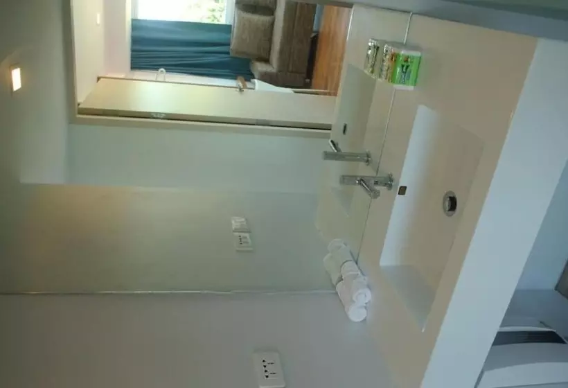 Отель Nantra Thongson Bay Resort & Villas