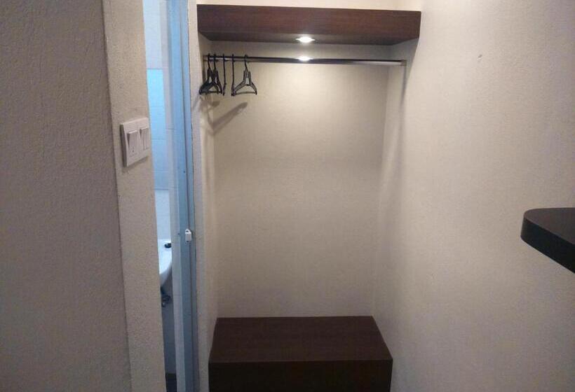 汽车旅馆  Ziella De Villa