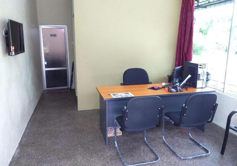 汽车旅馆  Ziella De Villa