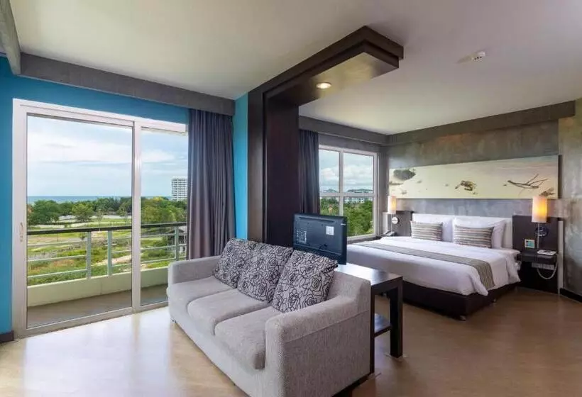 Silathip Huahin Serviced Apartment &