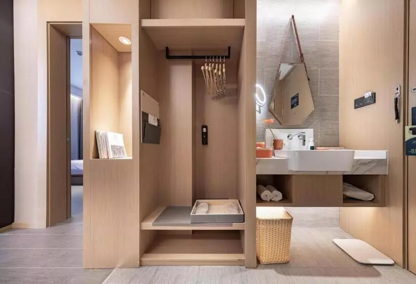 Atour Hotel Taiyuan Changfeng Business Center Wanxiang City