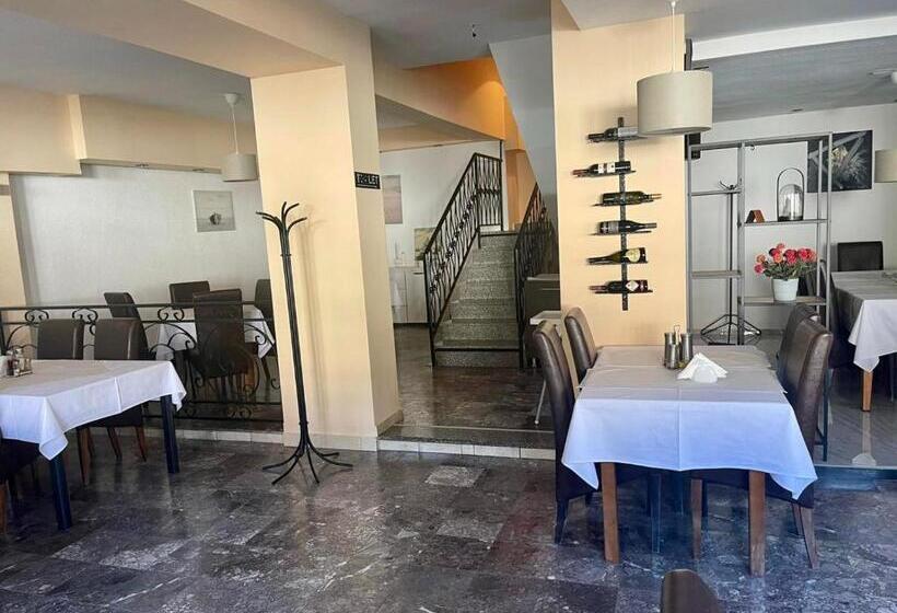 تختخواب و صبحانه Sobe Na Jošanici